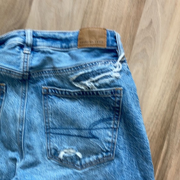Relisted American Eagle Distressed Mom jean size 2 short - Picture 15 of 16